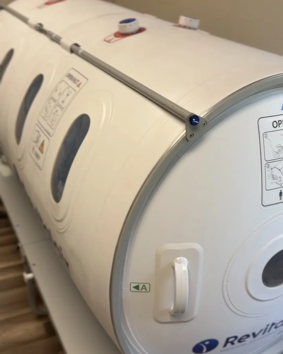 Hyperbaric oxygen chamber at Bambu Recovery, Houston