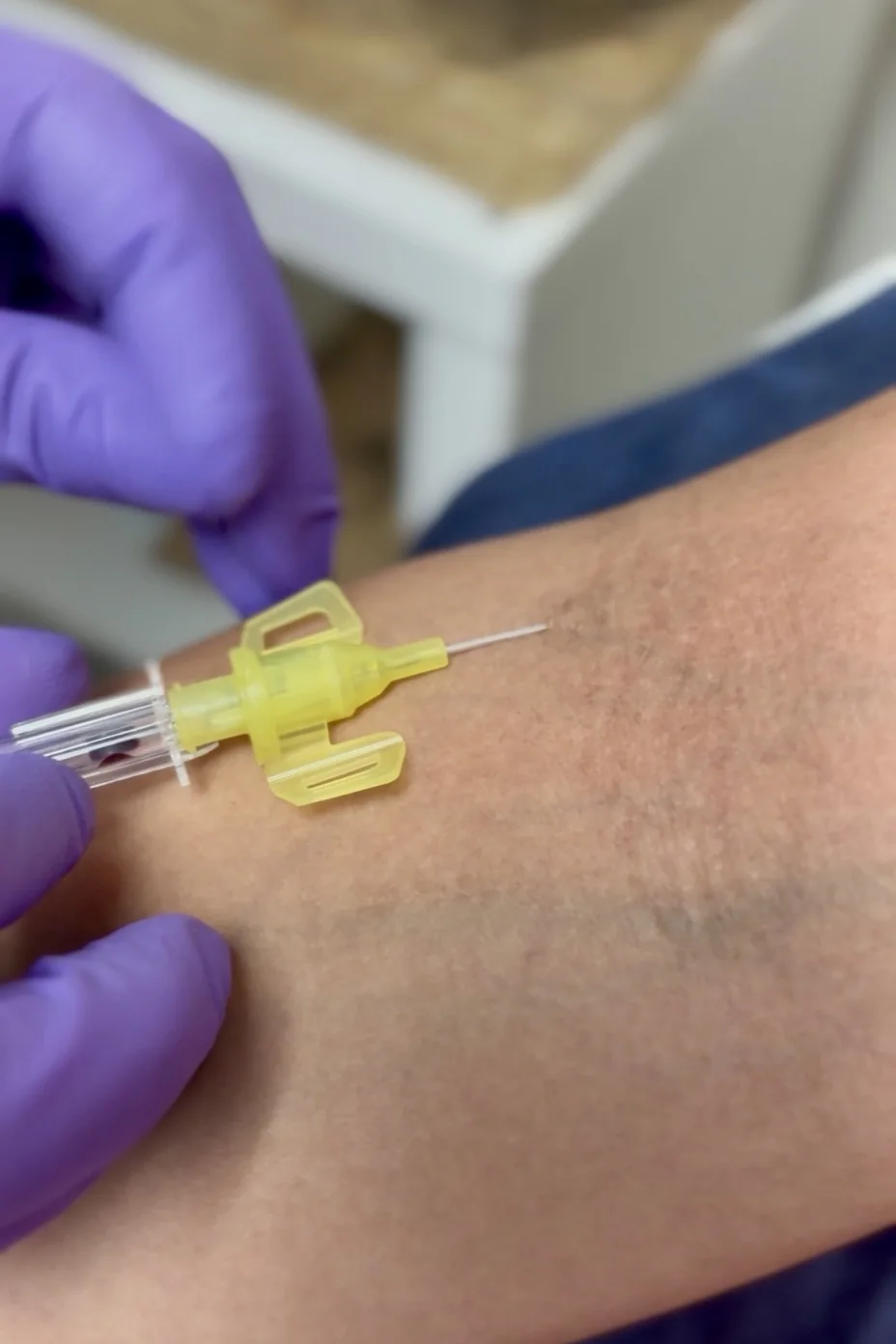IV catheter placement at Bambu Recovery