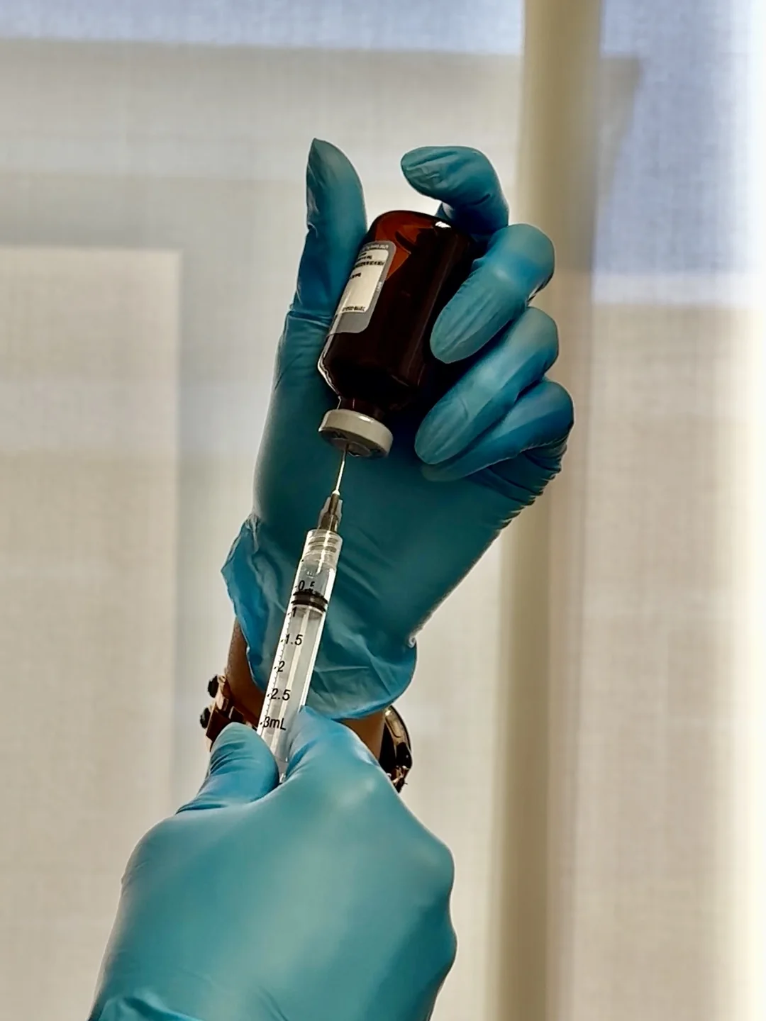 Preparing a vitamin injection at Bambu Recovery